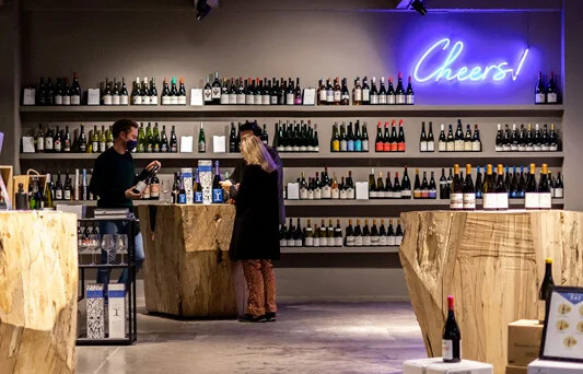 Interessante #vacature voor iemand die thuis is in de wereld van #wijn: bij wijnhandel-distributeur-met-eigen-wijndomein Vinetiq zoeken ze een Head of #Marketing 
bit.ly/3hnFBD5