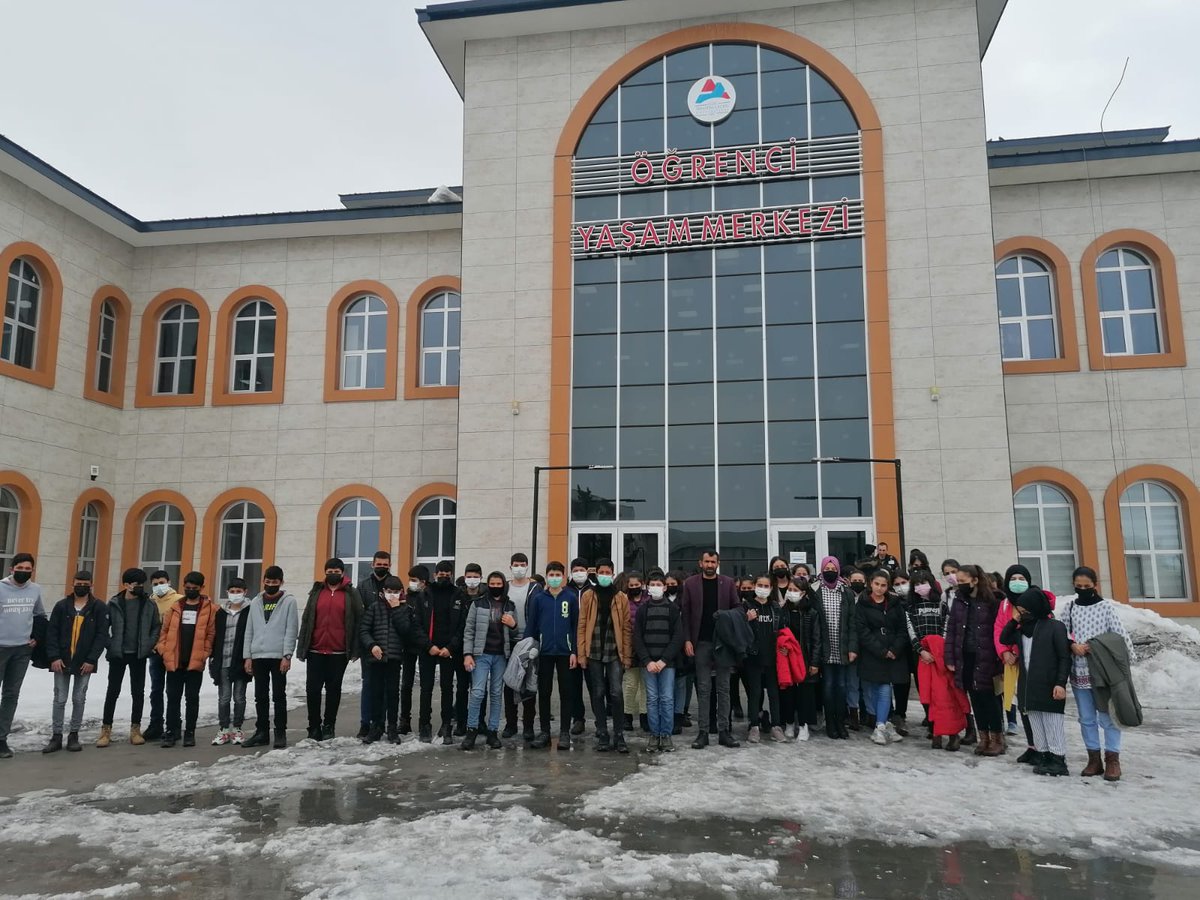 cesimbayramort's tweet photo. LGS grubu öğrencilerimize yönelik bir sinema etkinliği. Emeği geçenlere teşekkür ederiz. 
 @hasan_kokrek @burhankurt04 @erol_isen @gzmgam9542 https://t.co/KtRu8UcKBz