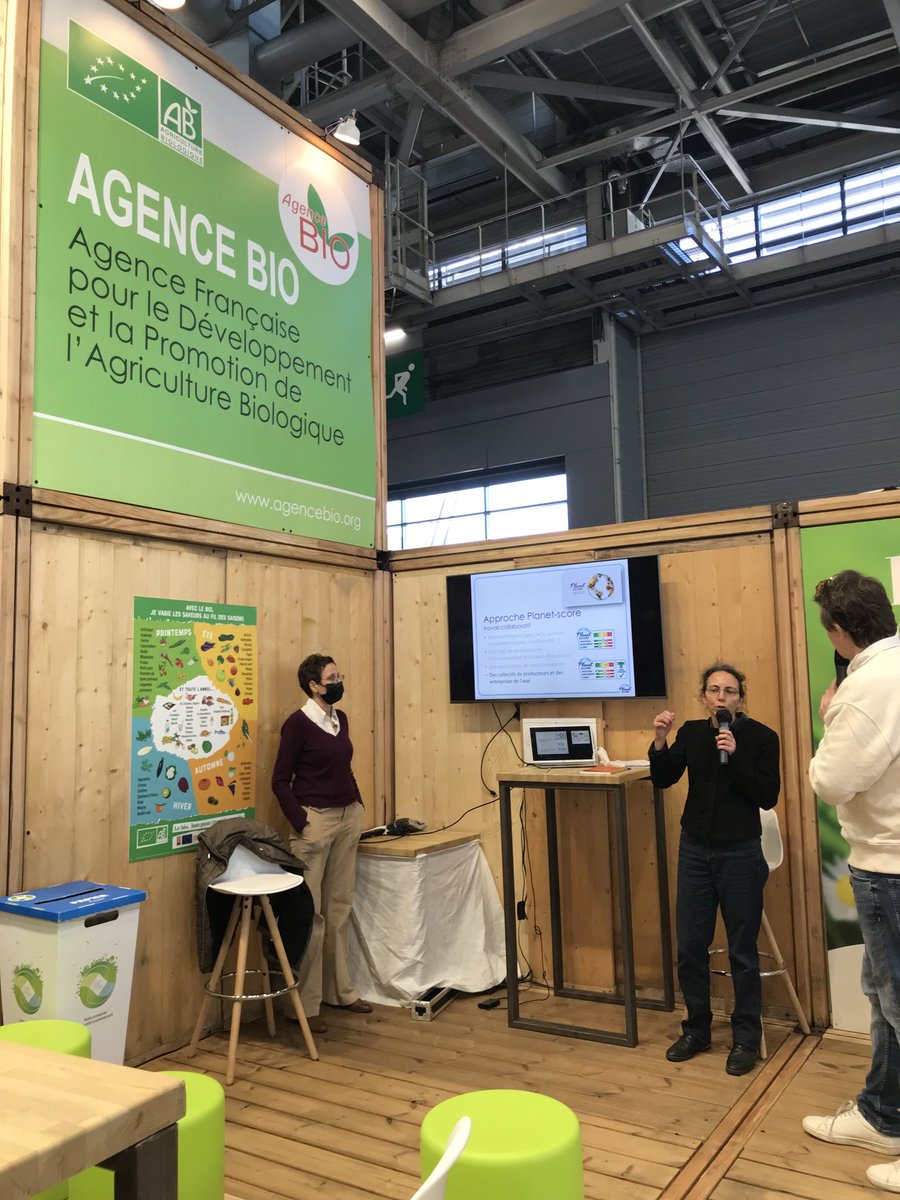 Présentation du #PlanetScore , ⁦affichage environnemental avec indicateur du mode d’elevage, sur le stand de l’⁦@agence_bio⁩ au #SIA2022 avec l’⁦@ITABinstitut⁩ ⁦@CIWF_FR⁩