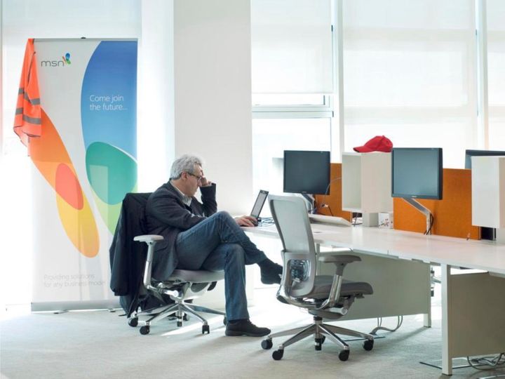 In un mondo del lavoro dinamico e flessibile è richiesto un approccio resiliente per persone e luoghi. Spazi che sappiano reagire ai mutamenti e agli eventi imprevisti che si manifestano e colpiscono le attività 
#revalue 
#workplacedesign 
#officedesign 
#milano 
#architettura