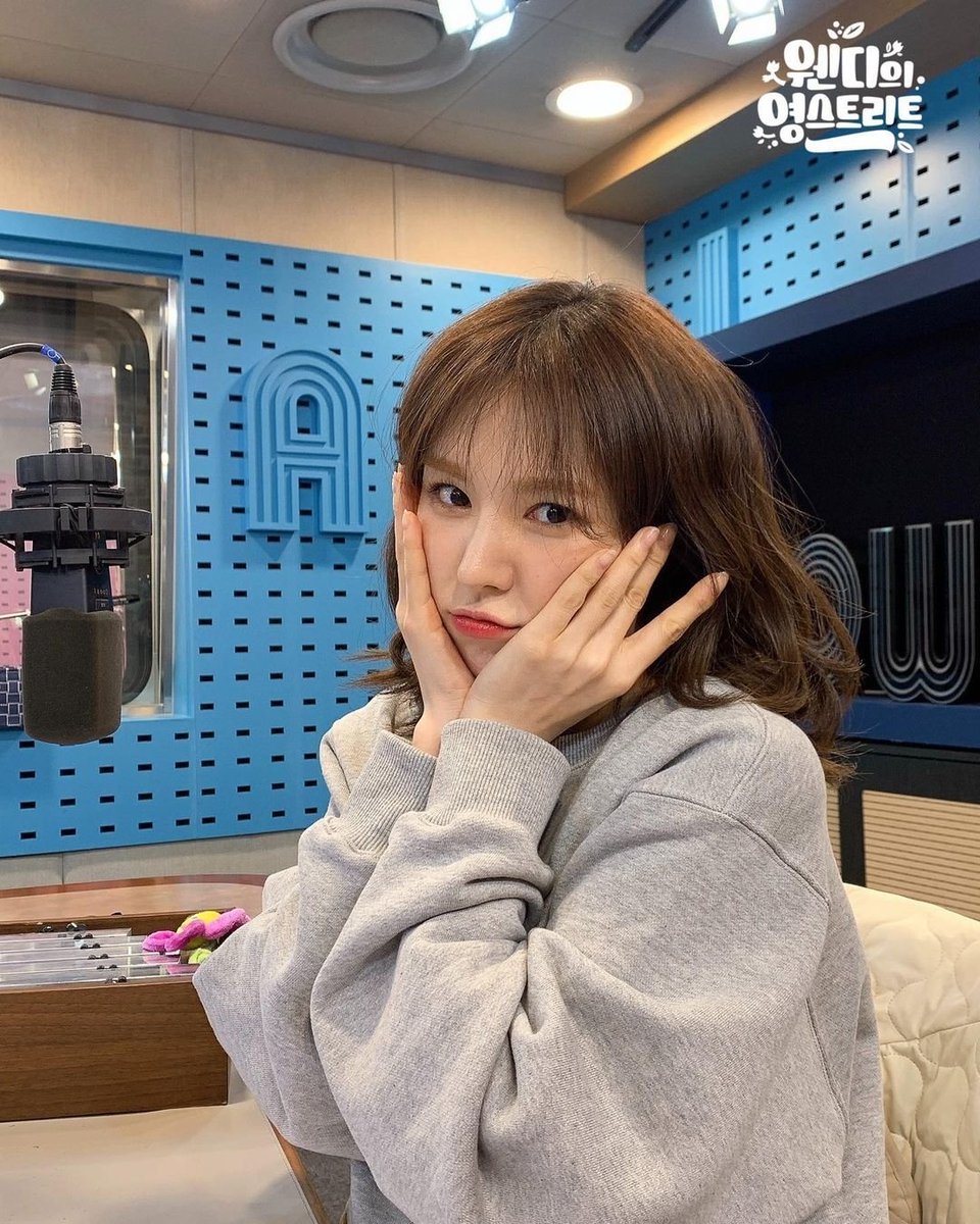 SWani0221's tweet photo. 완디 🌸💙 https://t.co/BNgzF7qBzG