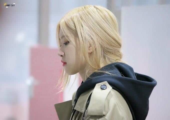 Ăn uống thật nhiều để mau khỏe bệnh nào 
WE LOVE YOU 
#GetWellSoonRosé