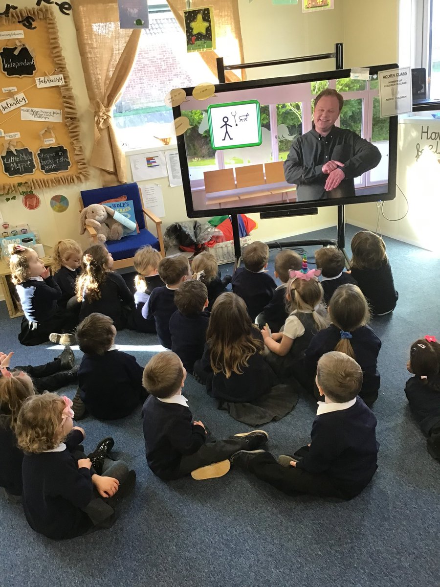 Last week Acorn Class learnt through the traditional tale ‘The Elves and the Shoemaker’. We learnt about different occupations, talked about what occupation we would like to do when we grow up and also the current occupations of our parents #middlethorpehistory #Middlethorpepr1