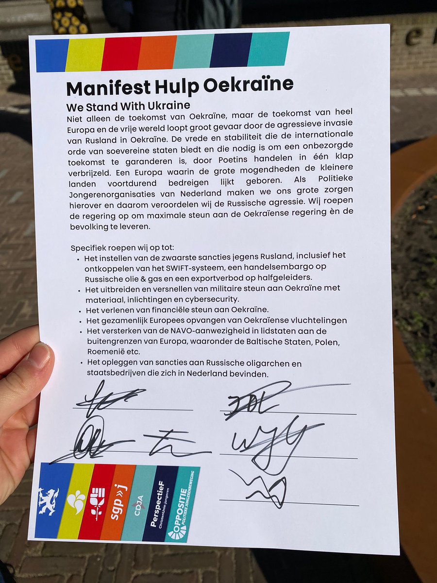 Het manifest ‘Hulp aan Oekraïne’ is overhandigd aan <a href="/tunahankuzu/">Tunahan Kuzu</a>

Samenwerking van de PJO’s @JbOppositie <a href="/JOVD/">JOVD</a> <a href="/JongeDemocraten/">Jonge Democraten</a> <a href="/PerspectieF/">PerspectieF</a> <a href="/SGPJ/">SGP-jongeren</a> <a href="/CDJA/">CDJA</a> <a href="/jspvda/">Jonge Socialisten</a>