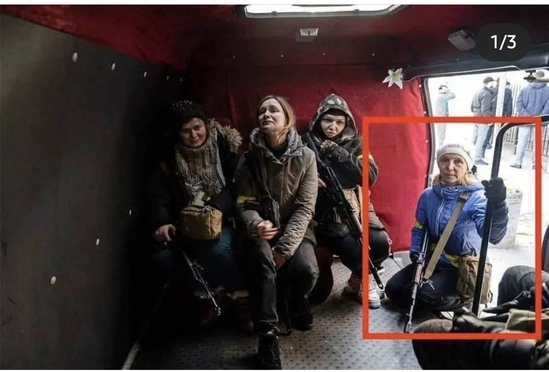 AboRawan8886's tweet photo. They did it in Syria, and now they are doing again in Ukraine. Dramatic pictures, Ukrainian woman who was seriously injured, and topped the international and Western newspapers, and she took up arms to fight the Russian army.
#UkraineRussiaWar
#الحرب_الاوكرانية_الروسية 
#Ukraine https://t.co/Nm3znKQmhG