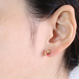 KAUNIS_JP's tweet photo. イヤリングもあります。Tenpchi ear clips / 3月の誕生石「染サンゴ」https://t.co/RIEMJq5AiO https://t.co/cAznP9SlXK