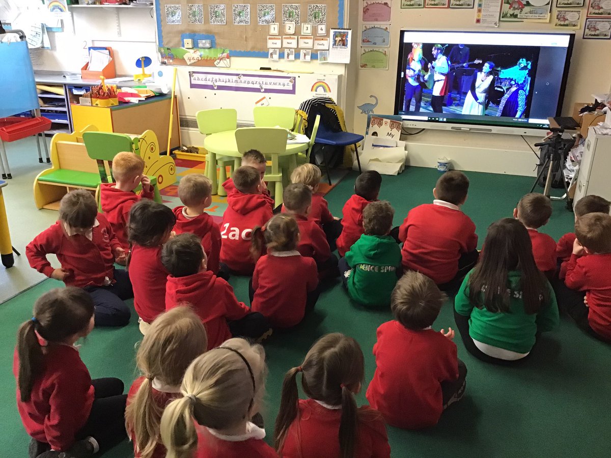 Penclawdd's tweet photo. #pencwhales Reception/Year 1 are taking part in the first World Book Day live event of the week - Julia Donaldson and The Pocketful of Songs! #pencfp #pencr1 #worldbookday2022 #WorldBookDay #juliadonaldson #apocketfulofdreams #pencllc https://t.co/9QLDlsUzEp