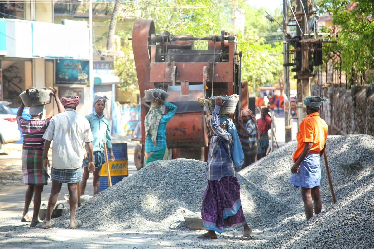 NAGERCOIL_CORP's tweet photo. #நாகர்கோவில் மாநகராட்சி டதி பள்ளிக்கூடம் முதல் கற்கோவில் வரை செல்லும் சாலை சீரமைக்கும் பணிகள் நடைபெற்று வருகின்றன.

#Roadwork
#Nagercoil https://t.co/aKSwa0OBaK