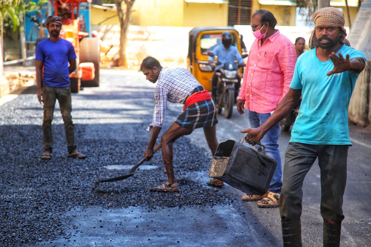 NAGERCOIL_CORP's tweet photo. #நாகர்கோவில் மாநகராட்சி டதி பள்ளிக்கூடம் முதல் கற்கோவில் வரை செல்லும் சாலை சீரமைக்கும் பணிகள் நடைபெற்று வருகின்றன.

#Roadwork
#Nagercoil https://t.co/aKSwa0OBaK