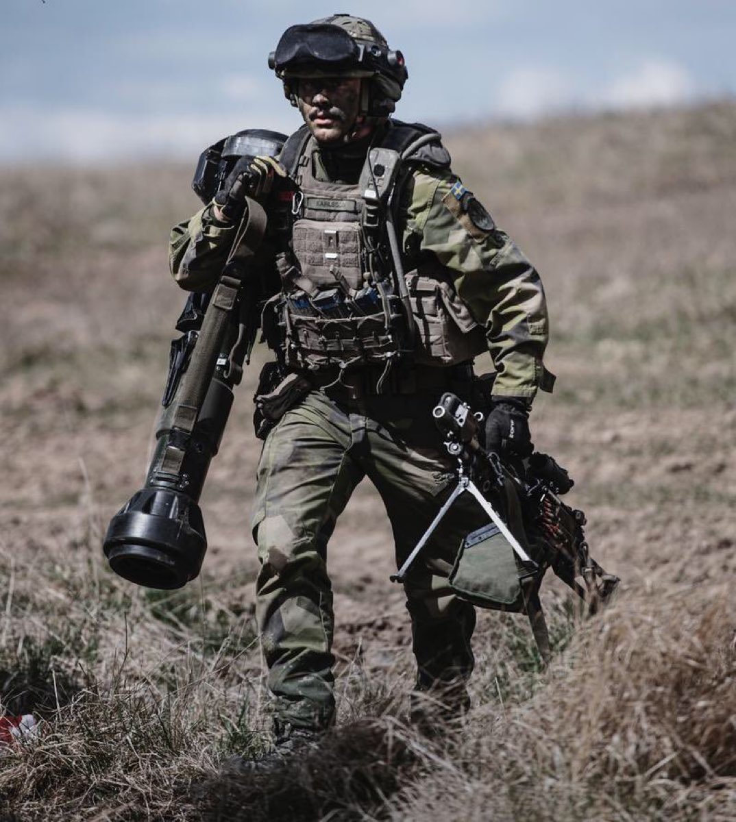 TheConflictDesk's tweet image. The Swedish government has overcome its hesitancy connected to its decades-long neutrality policy and will send 5,000 anti-tank missile systems to #Ukraine.

Many of them will consist of the excellent NLAW system.

🇸🇪🇺🇦