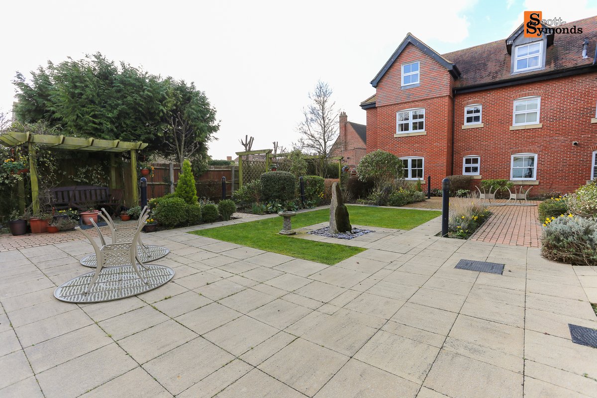 ssestateagents's tweet photo. *** £290,000 ***

*** NEW PROPERTY ***

A 2 bedroom ground floor retirement apartment exclusively for the over 55's located in this sought after development in Burnham Village.

Viewing Strictly By Appointment ONLY 🏠

Click below for further enquiries 🧡 https://t.co/WE0ulYcsTw