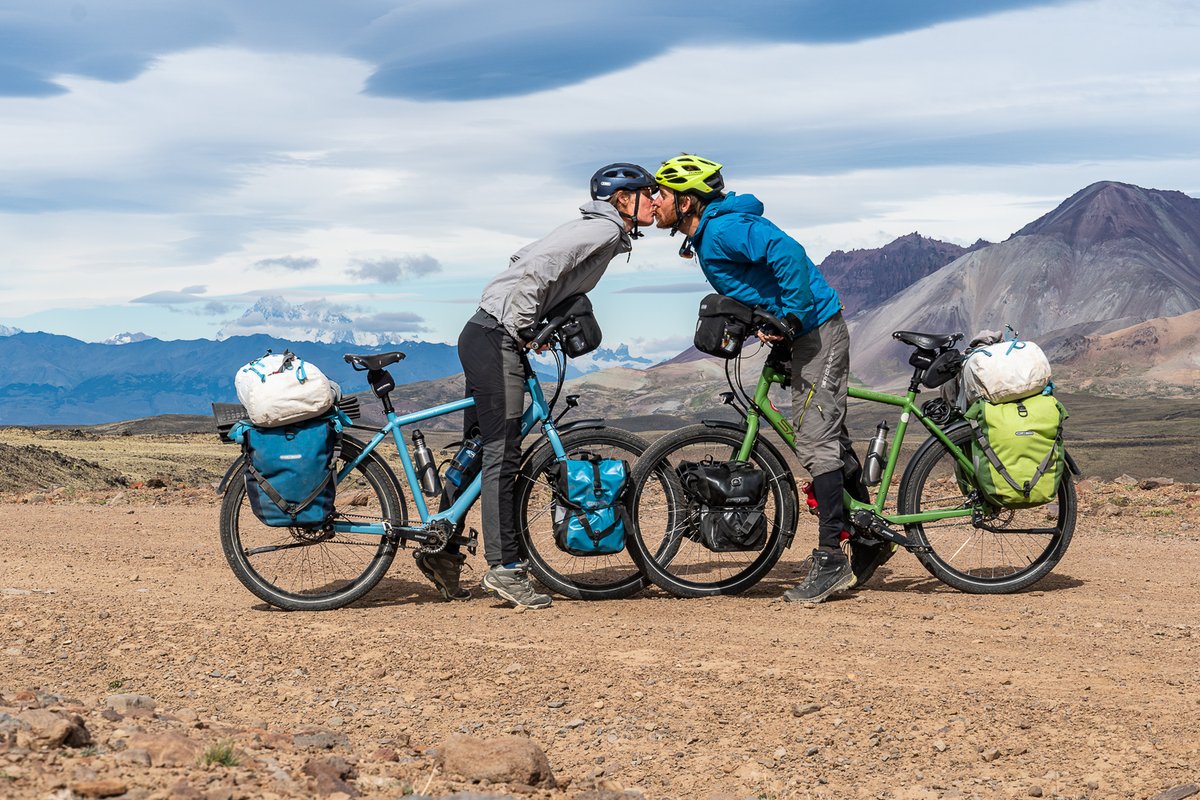 Time to celebrate for Santos Riders Martin and Katja! They have completed the first 1000 km of their 25.000 km trip. It was already quite an adventure. Want to read the whole story? Go to: santosbikes.com/nl/santos-stor…
