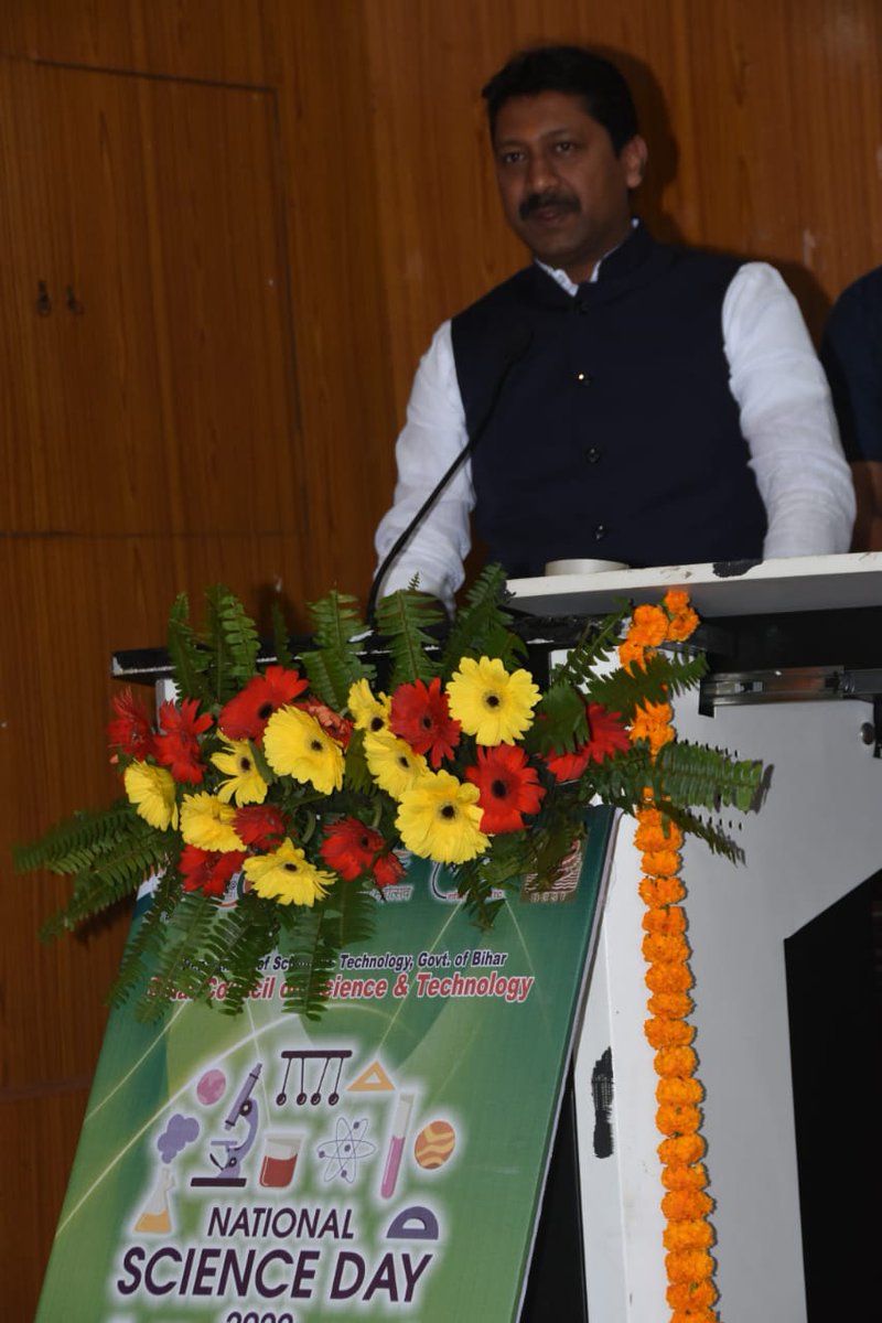 DSTTEBihar's tweet photo. राष्ट्रीय विज्ञान दिवस के अवसर पर आयोजित प्रदर्शनी में शामिल प्रतिभागियों को पुरस्कार वितरण करते माननीय विज्ञान एवं प्रौद्योगिकी मंत्री श्री सुमित कुमार सिंह । 

#राष्ट्रीयविज्ञानदिवस
@sumit4chakai  
#BiharScienceAndTechnologyDept
@IPRD_Bihar https://t.co/niZdcoNqCl