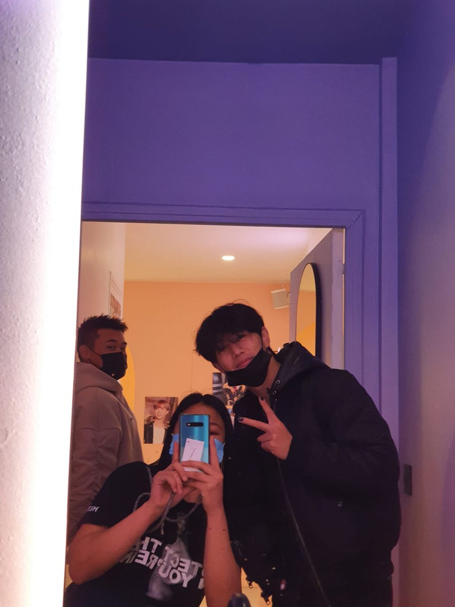 kpopisfcoolkids's tweet photo. On a pris des selfies, on a parlé, c’était adorable de sa part d’avoir pris de son temps pour venir à Kick Café 😭💚

#got7 #marktuan https://t.co/cGugQBHC9s