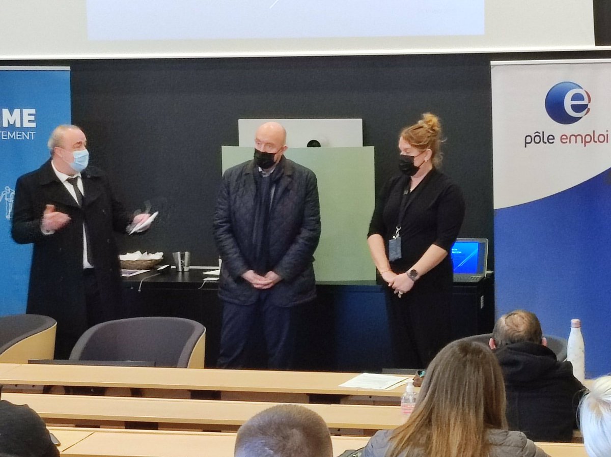 #RéussirSansAttendre dans La Somme commence aujourd’hui. 1400 allocataires du RSA mobilisés #AvecPoleEmploi et le département de la <a href="/Somme_fr/">Département de la Somme</a> pour entrer en formation et réussir leur recrutement. Merci 🙏 au département pour sa confiance. <a href="/Prefet80/">Préfet de la Somme</a> @FredericDanel <a href="/rodumoulin/">Rodolphe Dumoulin</a>