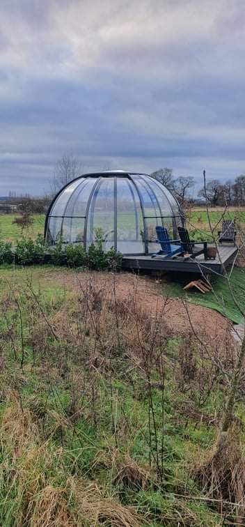 AlukovUK's tweet photo. ORLANDO large multifunctional telescopic enclosure in Derby. Contemporary outdoor room for simply relaxing and enjoying beautiful views of mini lake and garden around. 
Or as the owner called it our little G&amp;T pod 🥂😉🤩
https://t.co/uri4D41Pkh https://t.co/jeH8oto888