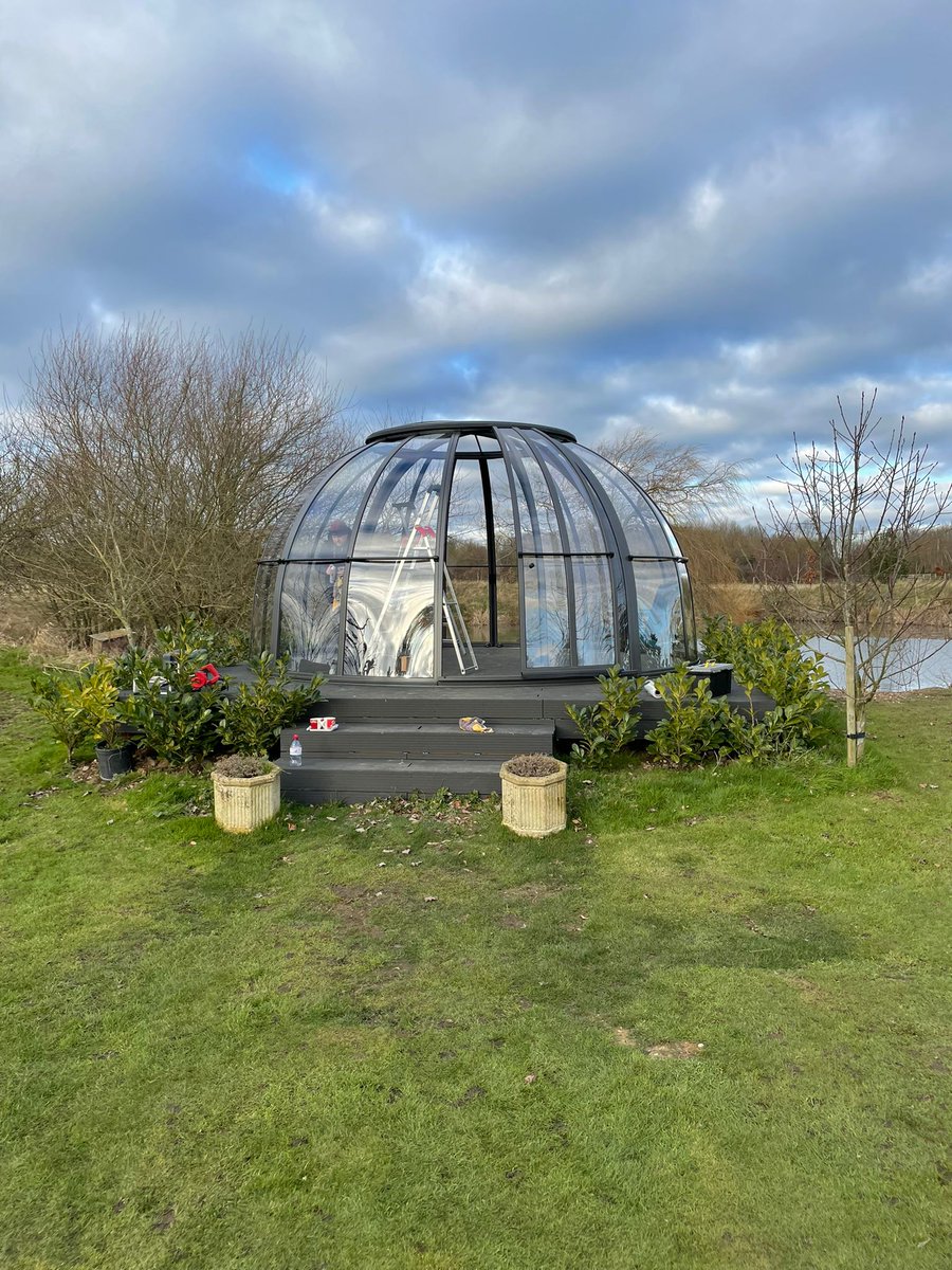 AlukovUK's tweet photo. ORLANDO large multifunctional telescopic enclosure in Derby. Contemporary outdoor room for simply relaxing and enjoying beautiful views of mini lake and garden around. 
Or as the owner called it our little G&amp;T pod 🥂😉🤩
https://t.co/uri4D41Pkh https://t.co/jeH8oto888
