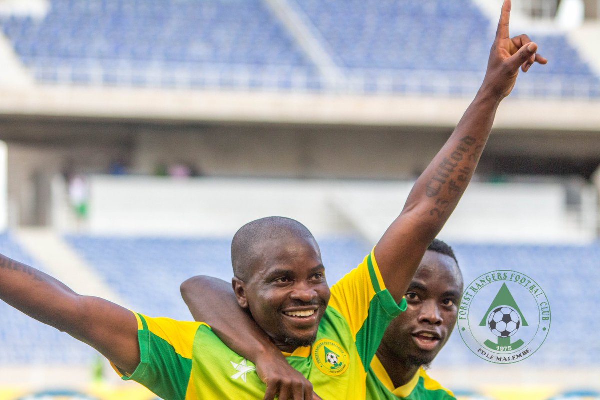 FoleMalembe's tweet photo. Clifford in celebration mode after his Mouthwatering/Jaw dropping goal๐.
This brings his goal tally to 6, one goal ahead of Chideu making him your current top scorer of the club.๐ช๐
Class is permanent๐๐.
#CliffordMulenga
#ForRed
#FoleMalembe https://t.co/lRbx973yO1