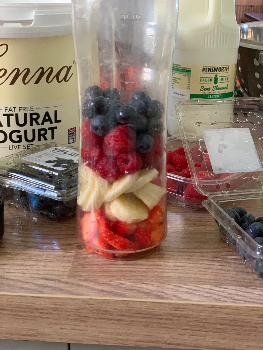 CobhamBoarding's tweet photo. Bligh house made some delicious smoothies over the weekend ππππ« #ukboardingschool #smoothiemaking #healthyeating https://t.co/XJhvOuuhIJ