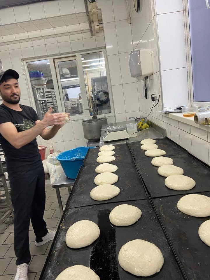 TheScarmind's tweet photo. #Armenian citizens of #Ukraine, preparing “Khorovats” and distributing bread free of charge for the residents and the units defending the cities of #Kharkiv &amp; #Poltava. https://t.co/so8slauNyr