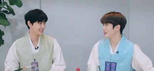 eliasjd114's tweet photo. I wonder what's funny there? 👀 #jaedo https://t.co/7xquNzu3xA