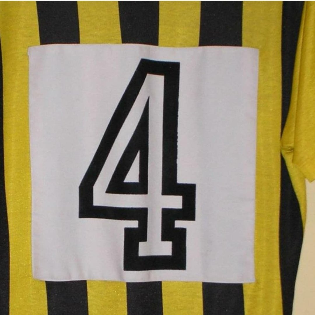 085Karin's tweet photo. Voor altijd onze nummer 4 #TheoBos #MisterVitesse #nummer4 #Vitesse #Arnhem https://t.co/qb4OJ4lBJJ