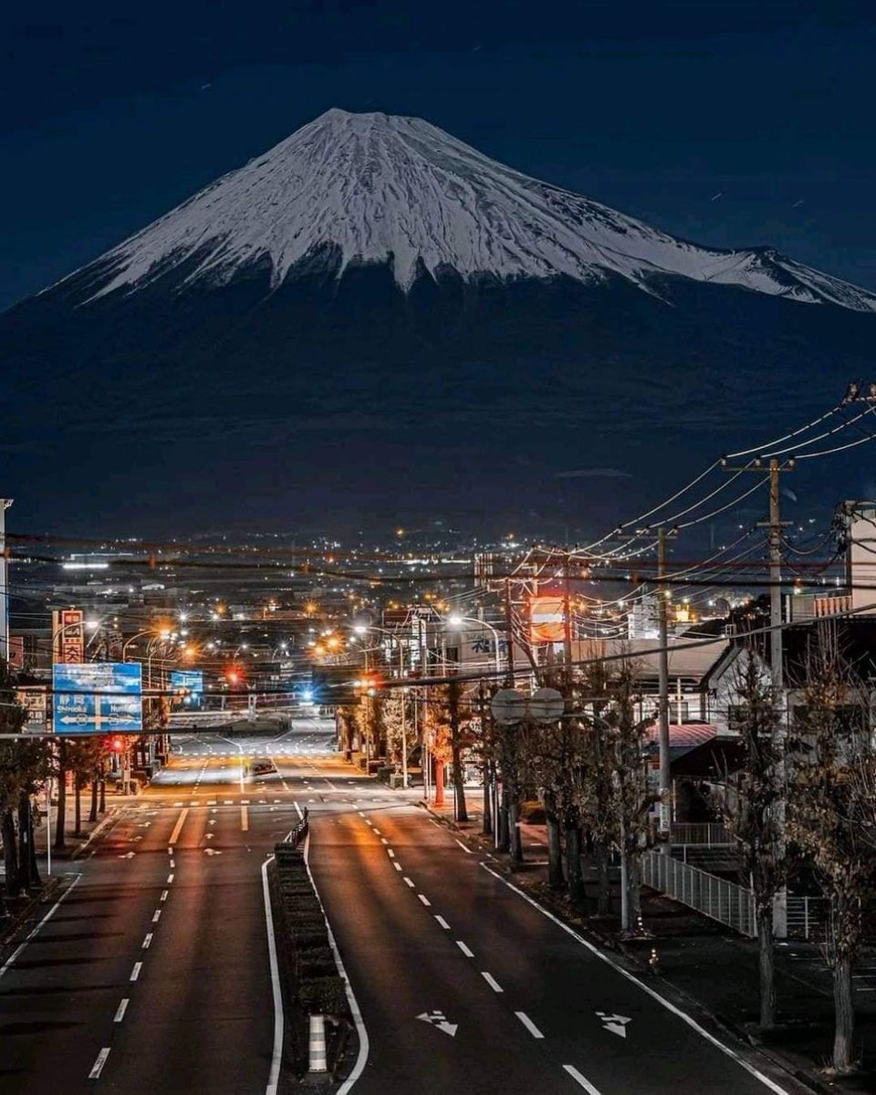 I just love the juxtaposition of Mt Fuji and the urban development. The perfect mix of physical and human geography #japan #mtfuji #geogrpahy #geographyteacher easygeography.co.uk