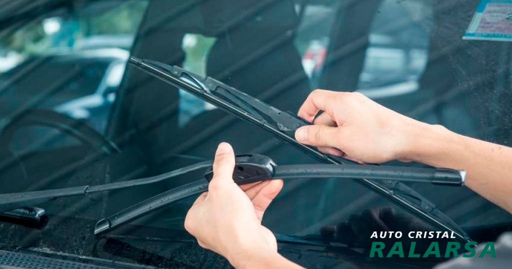 Ralarsa_LP's tweet photo. ☔Está claro que el Carnaval es sinónimo de lluvia… ¿Sabías que tu #coche podría verse afectado por baja visibilidad?
¡No esperes más! Pon a punto tus #ESCOBILLAS para combatirla👌
Auto Cristal #Ralarsa, profesionales a tu servicio➡️ https://t.co/6va347rbYc https://t.co/4i7Uida4eB