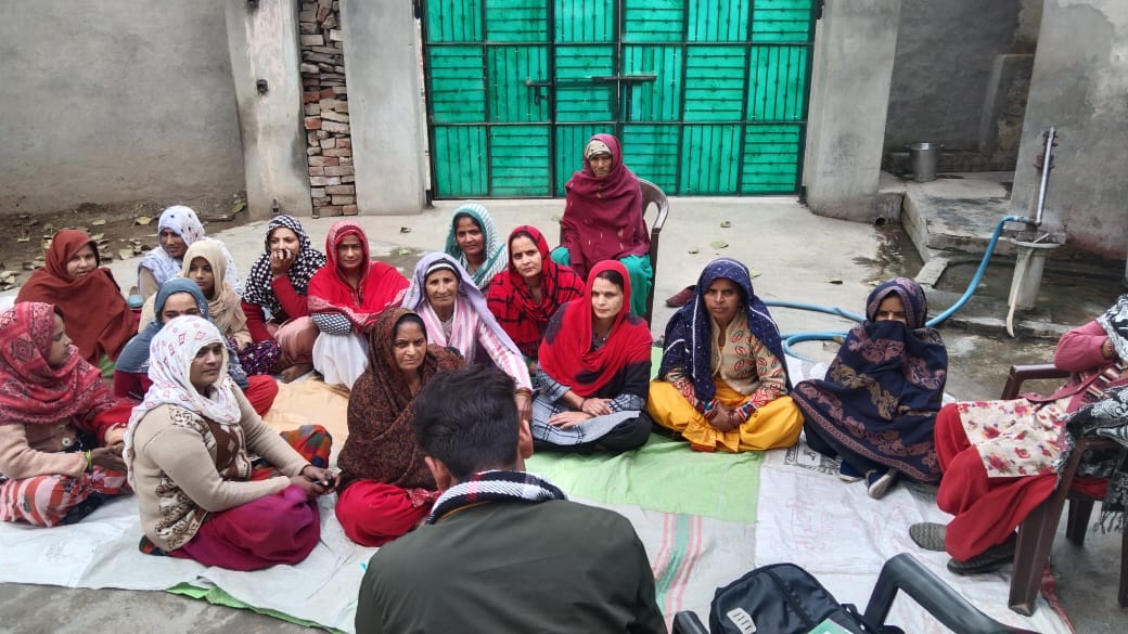 SafeApproachNGO's tweet photo. महिला मीटिंग आज महिलाओ को स्वछ जल के बारे में बताया और जल जीवन मिशन के बारे में बताया और इनको अगवत किया |
# https://t.co/gclWYDtbfi