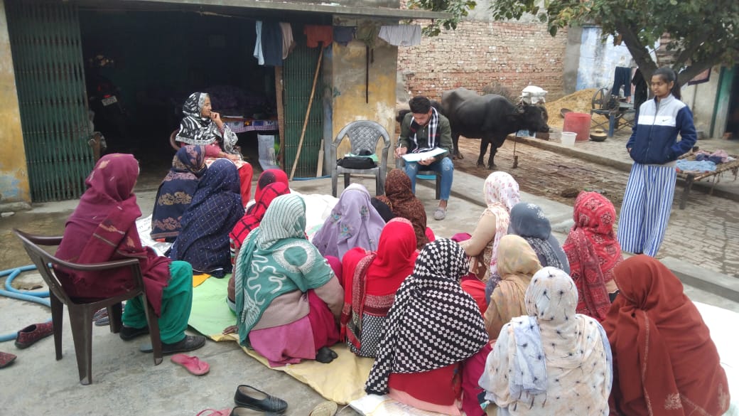 SafeApproachNGO's tweet photo. महिला मीटिंग आज महिलाओ को स्वछ जल के बारे में बताया और जल जीवन मिशन के बारे में बताया और इनको अगवत किया |
# https://t.co/gclWYDtbfi