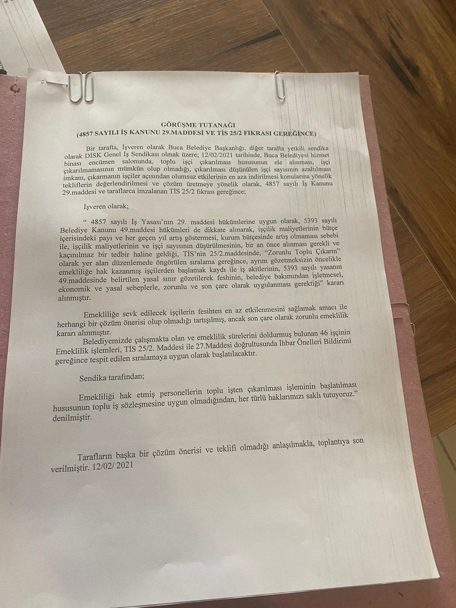 BucaMagduru's tweet photo. @eczozgurozel Sayın vekilim belediye başkanımız yarının Türkiye'sine geçen yıl deneyip sizlerin araya girmesiyle yapamadığı işçi kıyımını bu yıl yaparak mı katkı sağlamaya çalışıyor. Biz artık çok yorulduk. Her yıl bitmek tükenmek bilmeyen işçi kıyımları, mobbingler. Dayanamıyoruz. https://t.co/08vdlWICFb