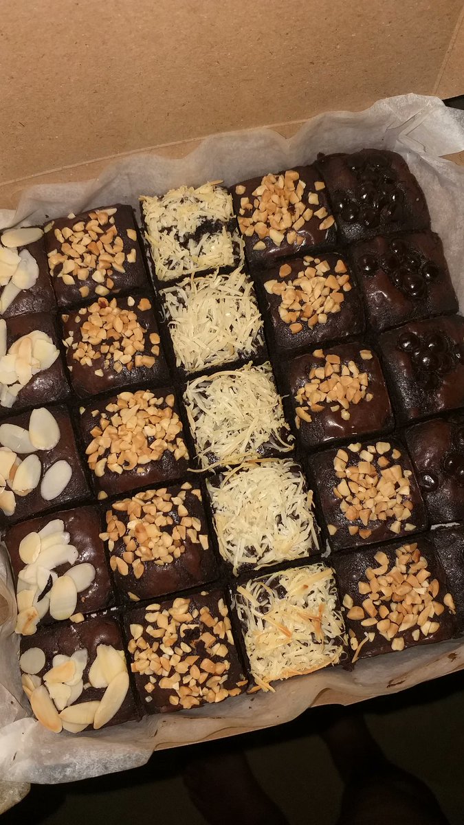 JuliaSNN's tweet photo. Open PO Brownies juga ah buat kiriman Kamis, 03/03/2022 pagi https://t.co/fIIU6JJ0j1