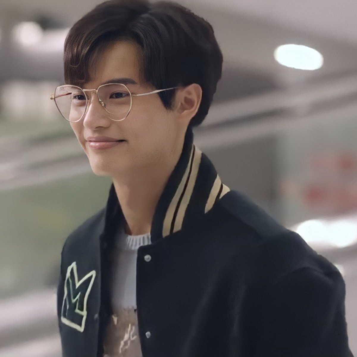 withlovepica's tweet image. [BRIGHTWIN AU] 

“MAZE” 

Tradisi kuno menyebalkan yang memaksa Dosen muda harus menikah diam-diam dengan salah satu mahasiswanya. Tak satupun yang tahu soal status mereka kecuali keluarga. Hingga Briarka akhirnya menunjukan pada dunia tentang keluarga kecilnya.