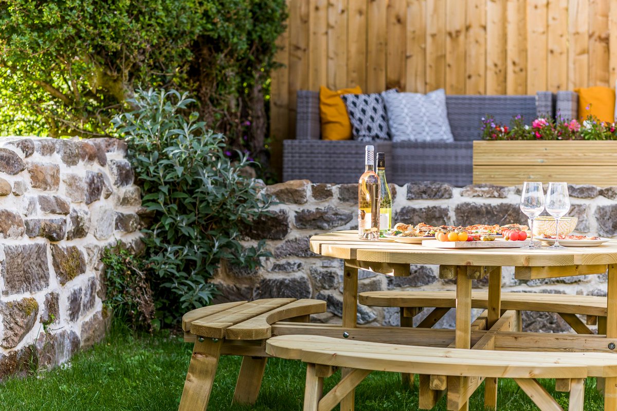 Who's ready for the al-fresco dining season to commence? 🦋💛
After the windy weather last week we are more than ready to embrace some sunny evenings!