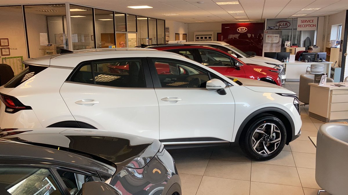 tatesforcars's tweet image. We've been busy over the weekend preparing all the New 22 Plate vehicles ready for handovers on 1st March! Pictured here is the Kia Showroom! 🎉

#Kia #22Plate #NewReg #Newcars #Pyecombe #Brighton #Crawley #driving #Autotrader