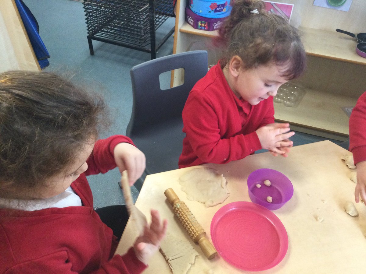 WMPrimaryF2's tweet photo. Busy making shapes and cakes. #PlayDo https://t.co/kHuTQkzupE