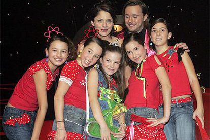 eurocharla's tweet photo. 💚🤍💚 Feliz día de Andalucía 💚🤍💚

Es imposible olvidarnos hoy de la andaluza @mariaisabelAMQS que brilló por sí misma en el Festival de Eurovisión Junior 2004 llevándose la victoria

#Andalucia #28Febrero #MariaIsabel #AMQS #Eurovision https://t.co/2CUjBAaP7k