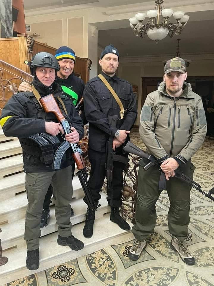 yORNjKzE9aarGLY's tweet photo. А, вот и всеми любимый Усик! Кто-то им восхищался, поздравлял с победами! Никогда не верила в его искренность и была права, такое же укробандеровское дерьмо!🤢 https://t.co/cc6tbhcSMP