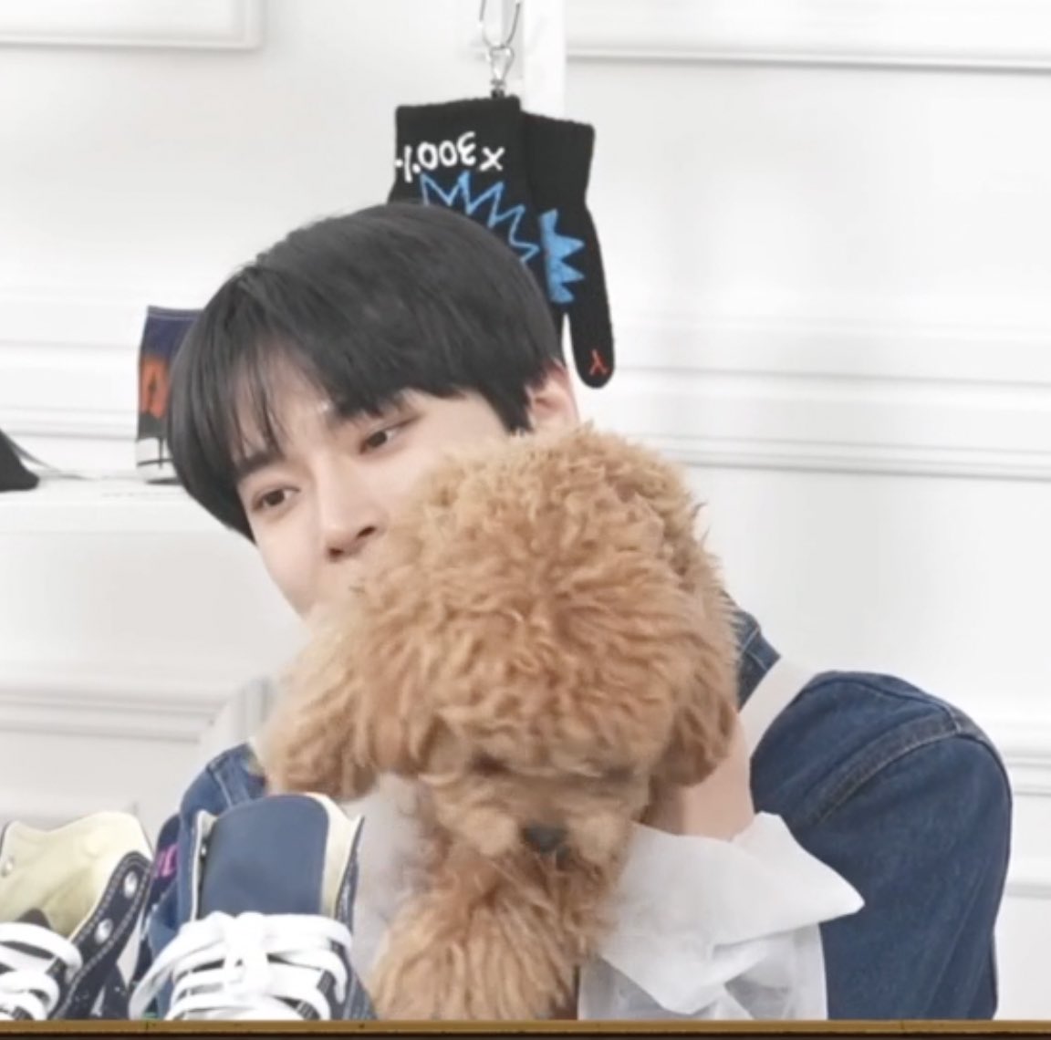 haemjjitokki's tweet photo. DOYOUNG WITH THE FAMOUS HUYA PUPPY!!! https://t.co/i71mfecMJC
