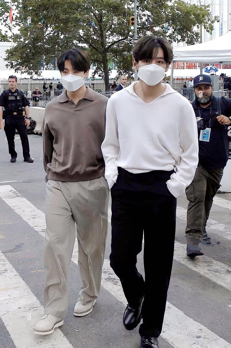 7RKIVES's tweet photo. this taekook just hits different https://t.co/4zIzLIZv9X