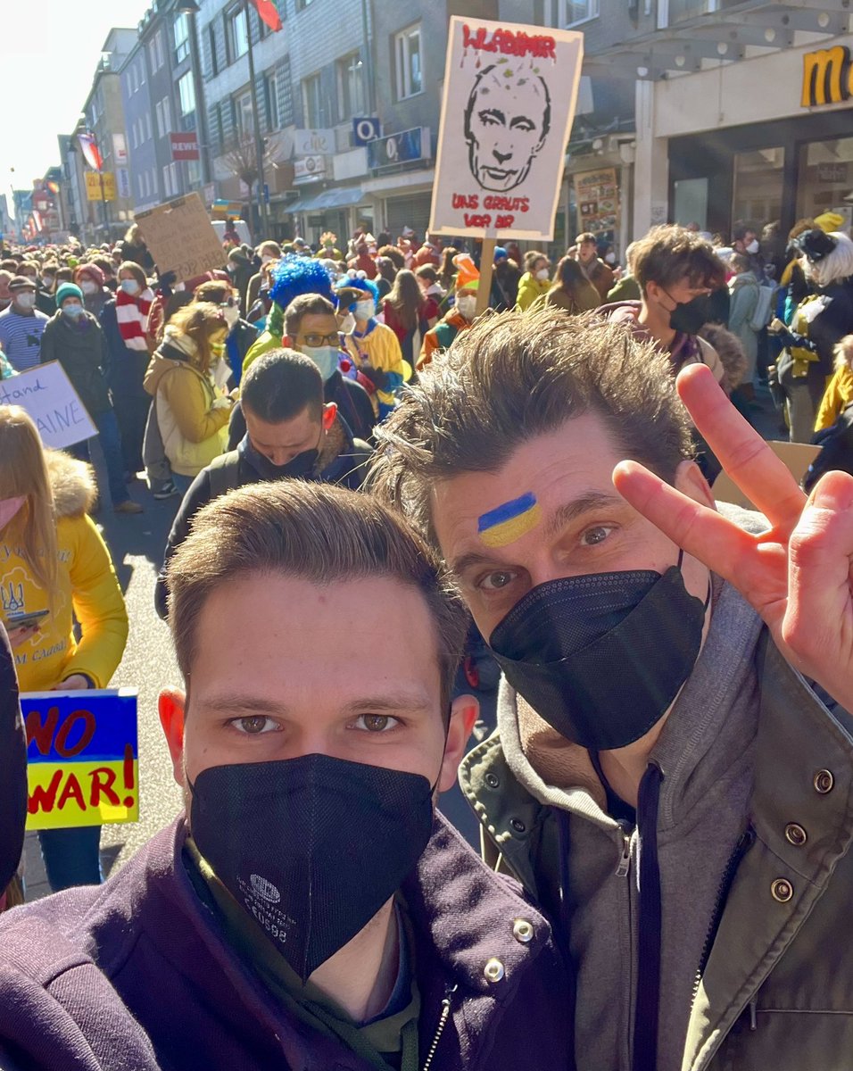 Friedensdemo statt Rosenmontagszug - Köln kann mehr als Karneval! #StandWithUkraine