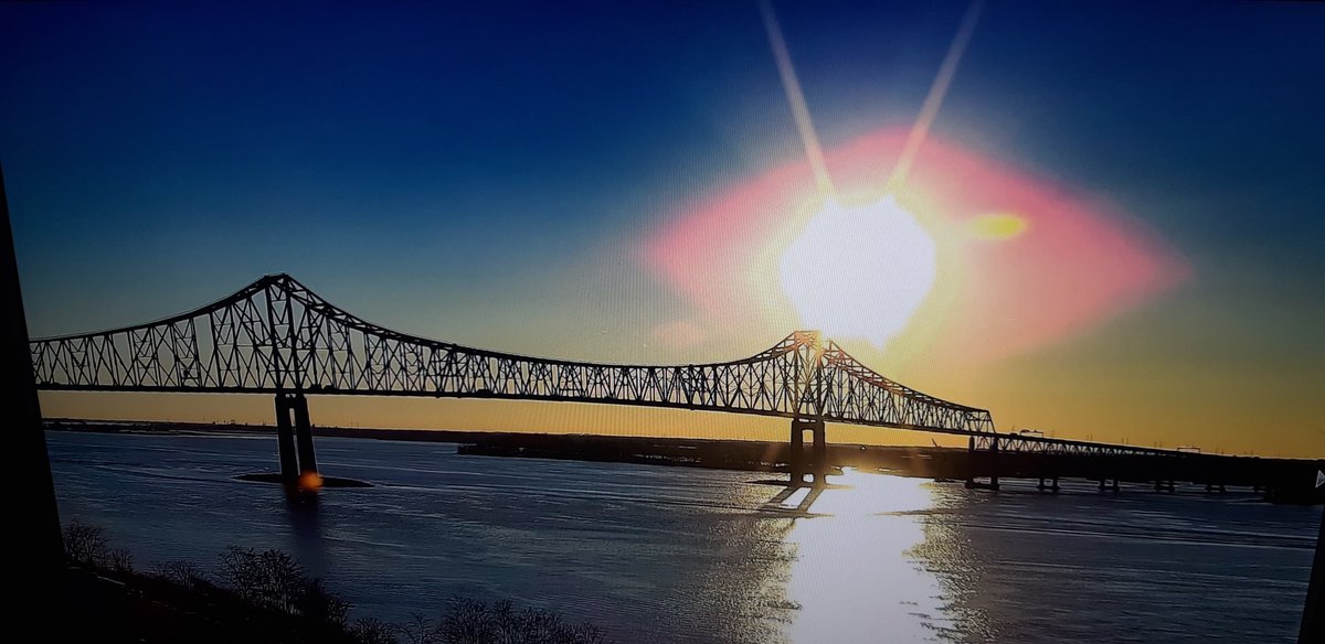 JasonLeeOnAir's tweet photo. Make it a great Monday friends!  @phl17 @DRPA_PAandNJ #commodorebarrybridge https://t.co/1xBJZUVl6o