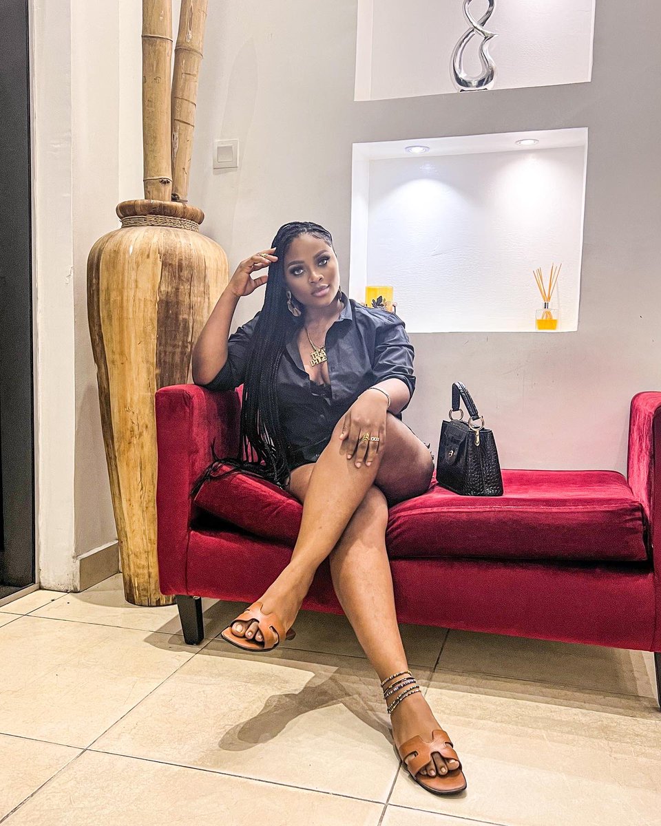 _TegaDominic's tweet photo. If I come to u wth a 💯 vibe or energy and u reduce it to 20% wth your bad life, I’ll make it 2% with no remedy but then again look at this glow 😍, you already know the secret 😉 cc @jennysglowng
•
Shirt: MR X😍
•
📸: @paulukonu
#TegaDTiger #iMoveInSilence #nocrowdvalidation https://t.co/NESdSZr1k7