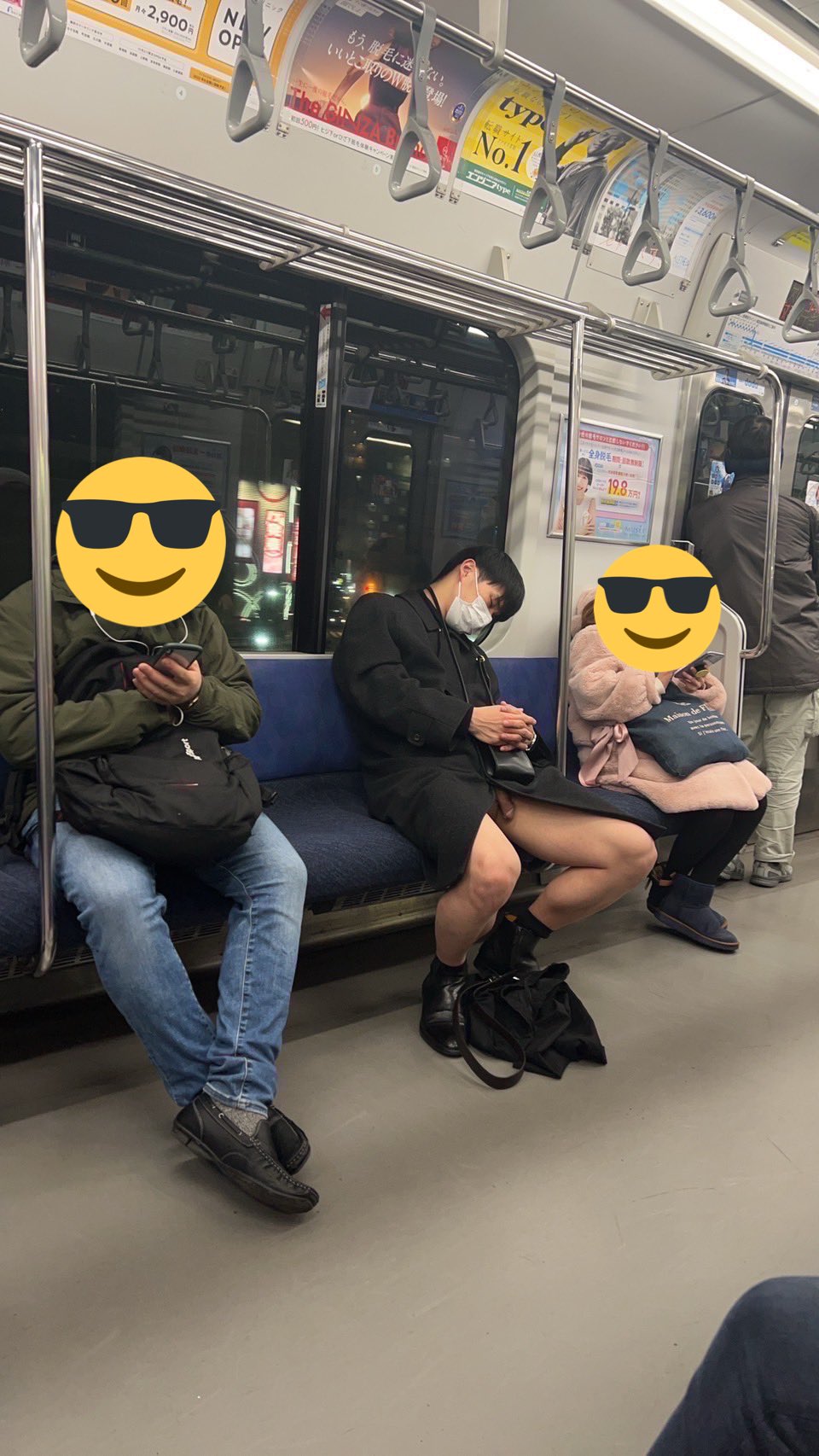 電車　露出  / X
