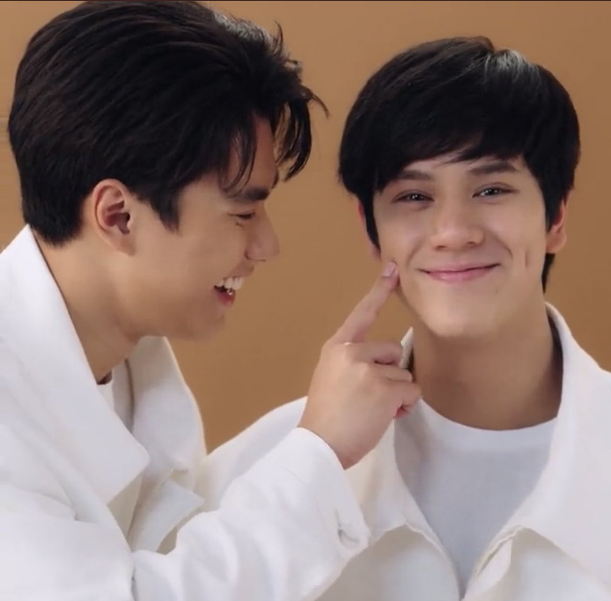 Bee_dar's tweet photo. โคตรน่ารักกกกกกกกกก #โอมนนน #TeaTreeOilTheBodyShop https://t.co/45XvUue5KA