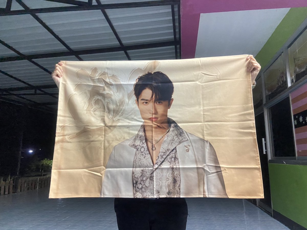 Sochill7824's tweet photo. ผ้าแขวนINTO1 ดีย์มาก 150 บาทส่งฟรี คือคุ้มมาก ผ้าดี ภาพสวย สีทองด้วย มูมากแม่ เริ่มจัดส่งพรุ่งนี้นะคะ ปล.เด็กๆโดนพับมานะคะ #Updatesochill #ตลาดนัดINTO1 https://t.co/jG6cek0LbD