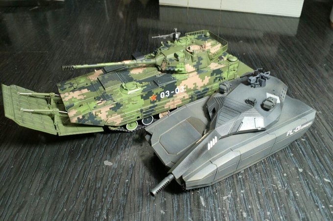 PL-01とZTL-05完成品来た。波切板可動。いきなり拡げすぎてアクチュエーター棒すっぽ抜ける(^^;角度の注意書き入ってたのに。あと別パーツで入ってた取手、付けるとこ書いてないぞ。 