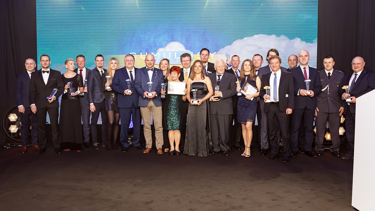 Laureaci Plebiscytu Cumulusy 2021 #SolidarnizUkrainą 
#cumulusy #cumulusy2021 #lotnictwotowolnosc
Wyniki i relacja z gali na cumulusy.pl
Foto: Marek Kwasowski