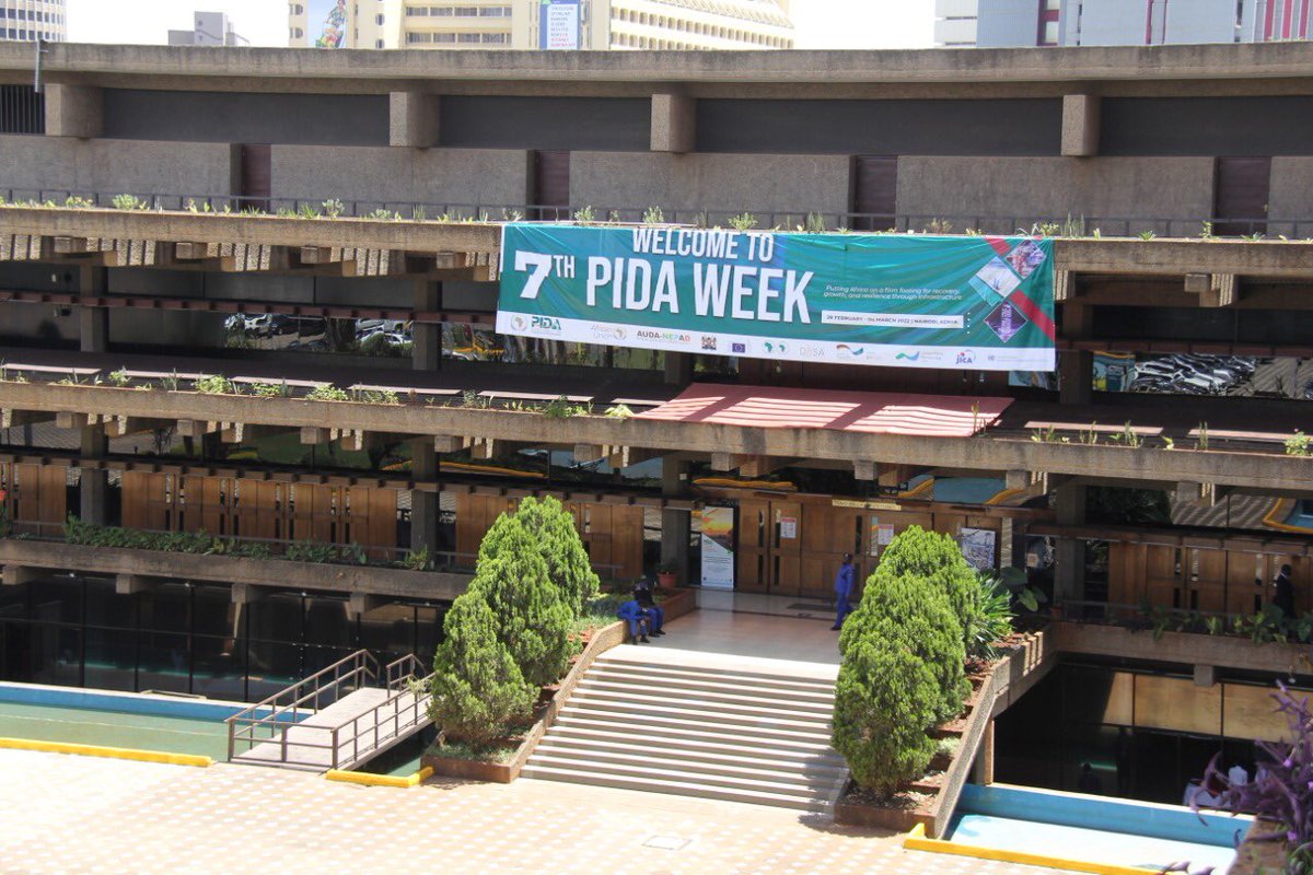 babolokisemele's tweet image. in attendance of the official opening of #7thPIDAWeek is the @_AfricanUnion high rep on infrastructure @RailaOdinga. He points that AU heads of state &amp;amp; Gvts adopted 69 projects 4 #PIDAPap2 &amp;amp; @AfDB_Group estimates that 30-170 billion usd is needed 4 infrastrcture dvt per year