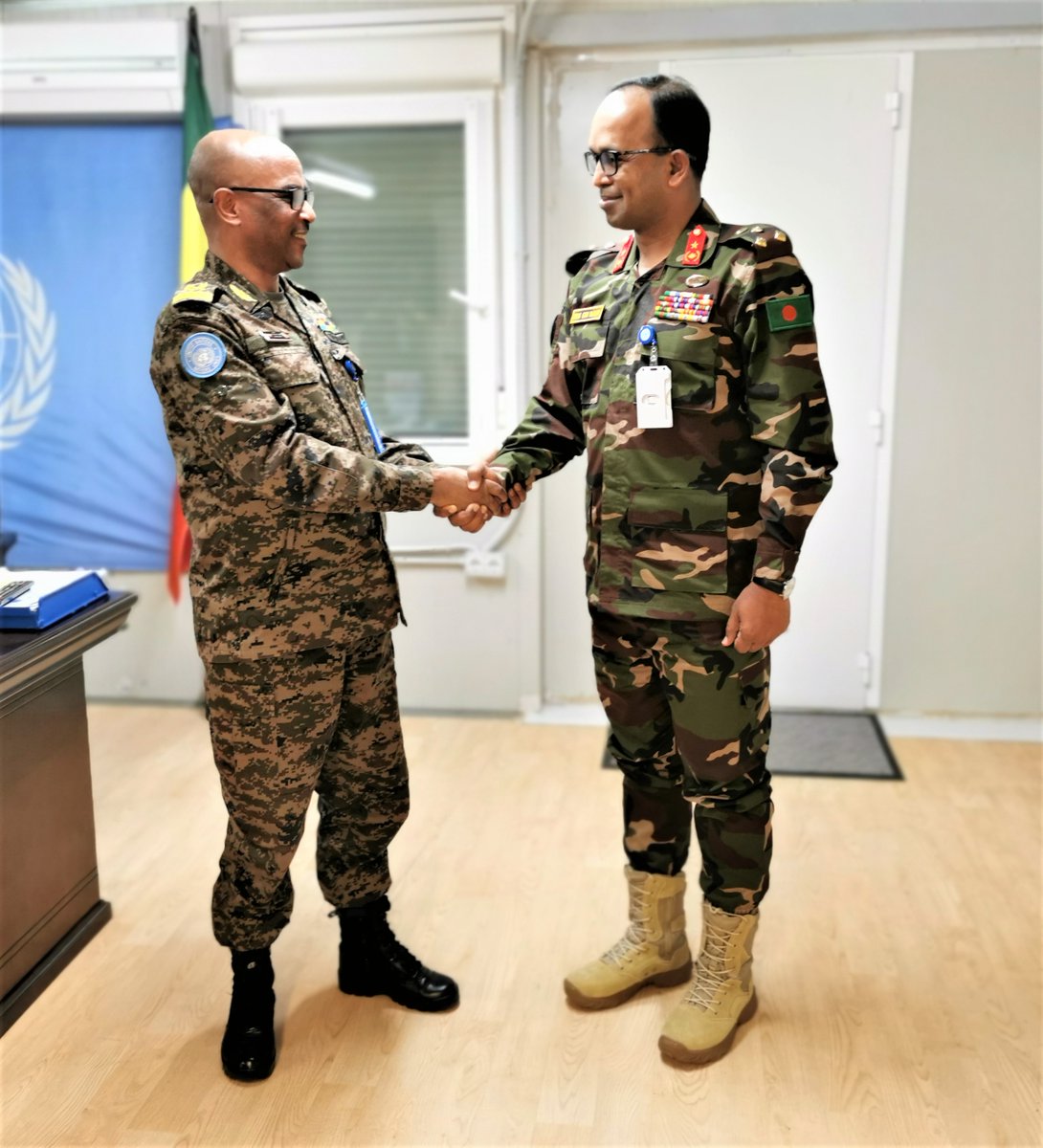 UNISFA_1's tweet photo. Newly appointed @UNISFA_1  Deputy Force Commander Brig. Gen. Abu Syed Mohammod Bakir of #Bangladesh pays a courtesy call on the outgoing Force Commander and Ag. Head of Mission, Maj. Gen. Kefyalew Amde Tessema upon arrival in #Abyei. https://t.co/xofgLgwd1H